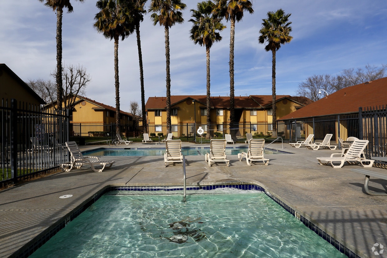The Hunt Club Apartments Perris, CA