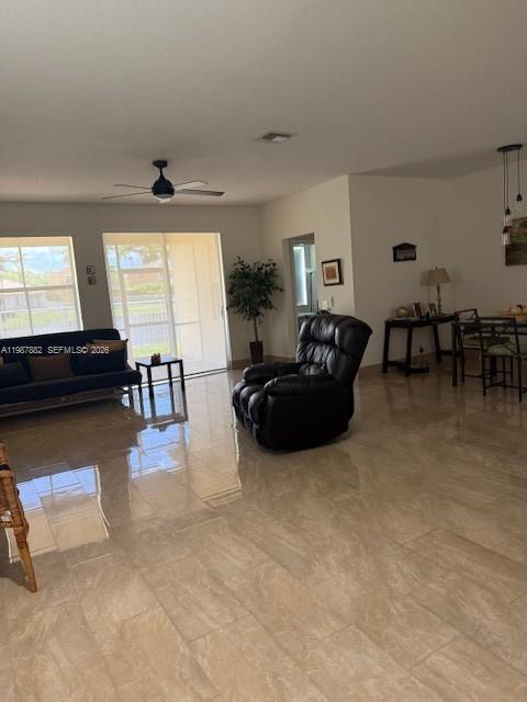 Foto del edificio - 513 Live Oak Ln