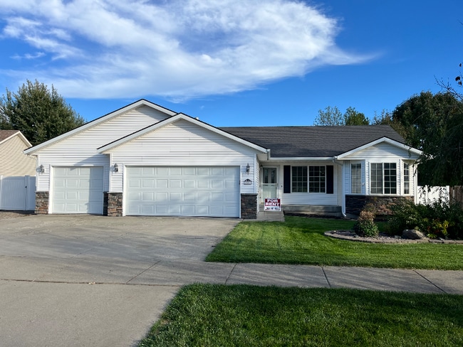 Building Photo - 2598 W Broadmoore Dr