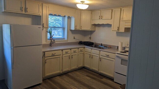 Foto del edificio - Charming 1 Bedroom Apartment located in beautiful Sylva NC $950 a month-available July 1st