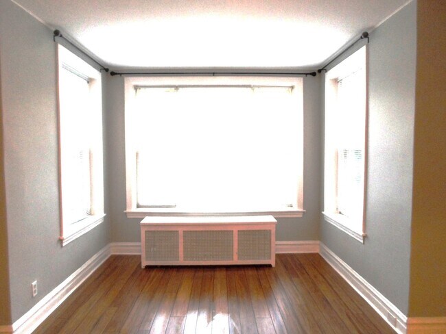 Foto del edificio - 5408 N Sawyer Ave