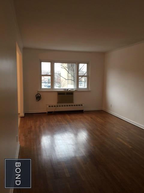 Building Photo - 2120 Hoyt Ave S