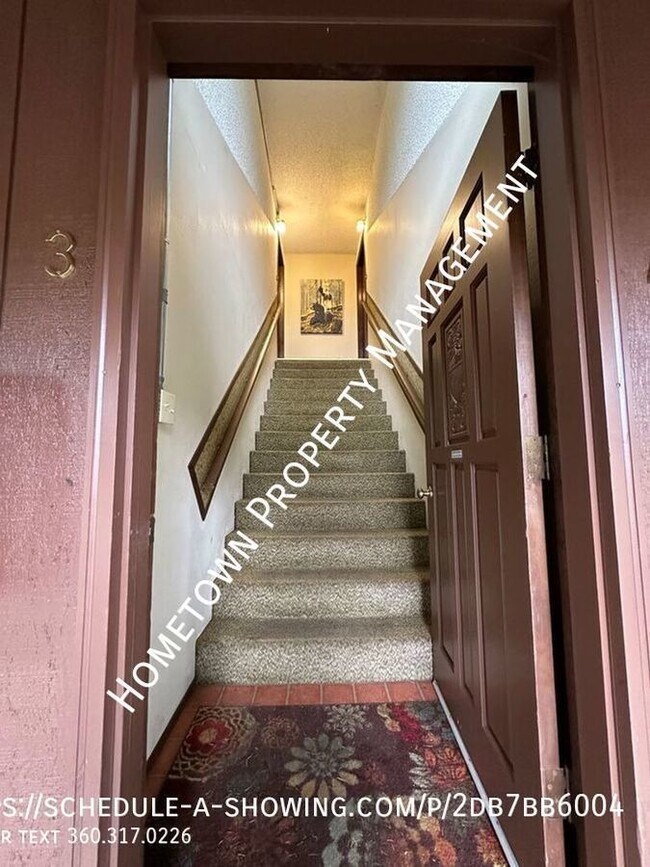 Building Photo - Upstairs 2 Bedroom 1 Bath Apartment - Avai...