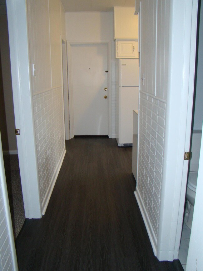 Building Photo - 25 Welles St