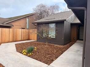 Building Photo - 14111 SE 6th St