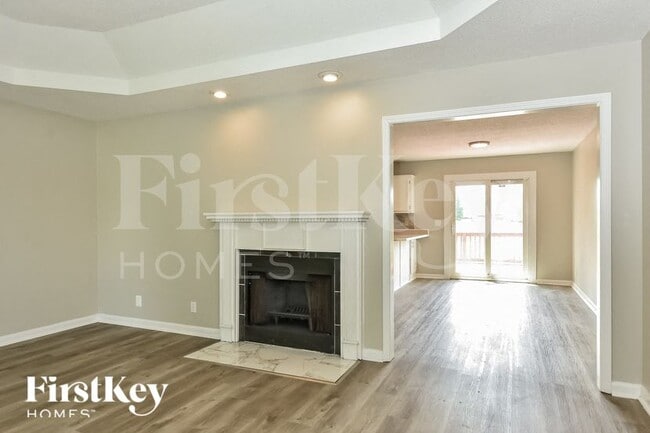 Foto del edificio - 632 Fallbrook Ln