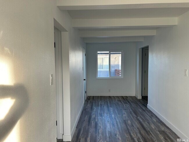Building Photo - 590 Denslowe Dr