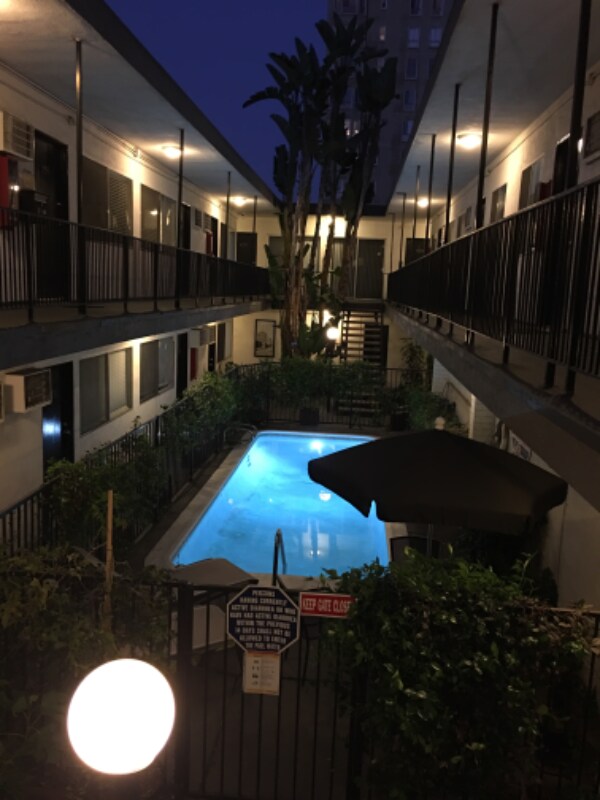 Foto del edificio - 1810 N Cherokee Ave