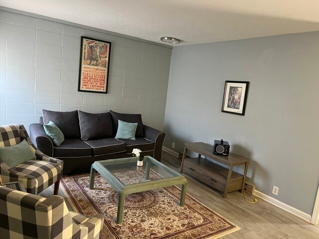 Sala de estar - Studio Apartments - All Utilities Included