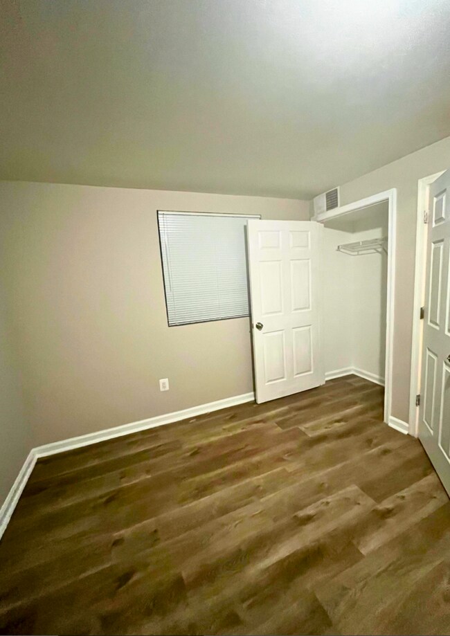 Foto del edificio - Spacious 1-Bedroom Apartment in Southeast ...