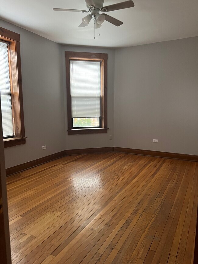 Bedroom - 933 W Sheridan Rd