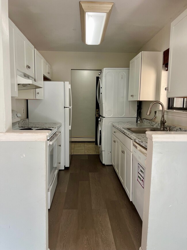 Washer and dryer in unit - 6 Loudon Dr