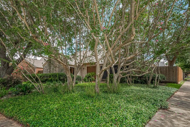 Foto del edificio - 12231 Carriage Hill Dr
