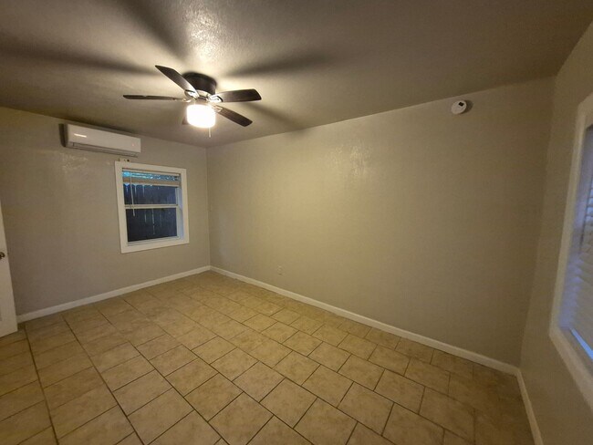 Building Photo - 115 Caldwell St