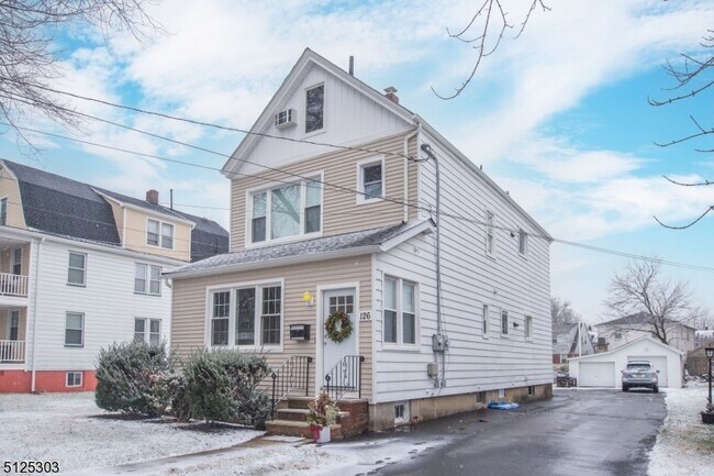 Building Photo - 126 Birch St