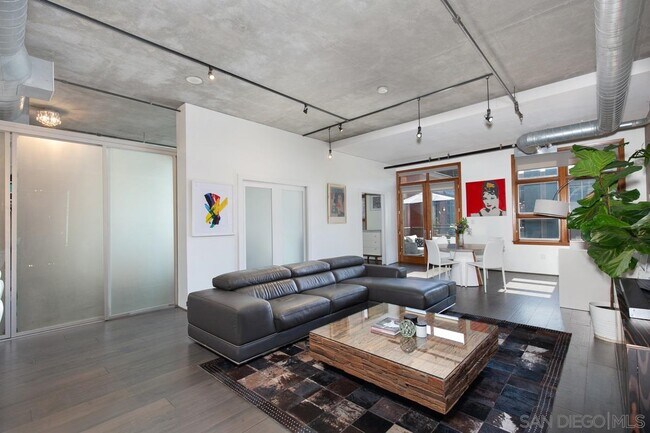 Building Photo - 877 Island Ave