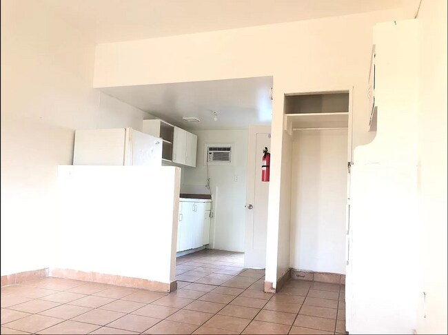 Foto del edificio - 115 E Alturas St