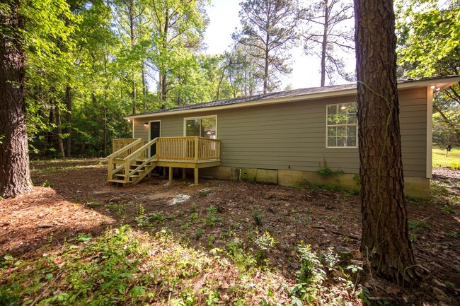 Building Photo - ** 3Bed 2 Bath located in Prattville **Cal...