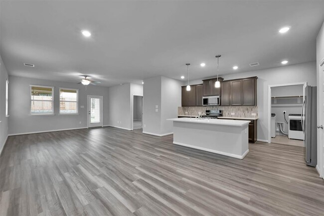 Foto del edificio - 7040 Silverleaf Oak St