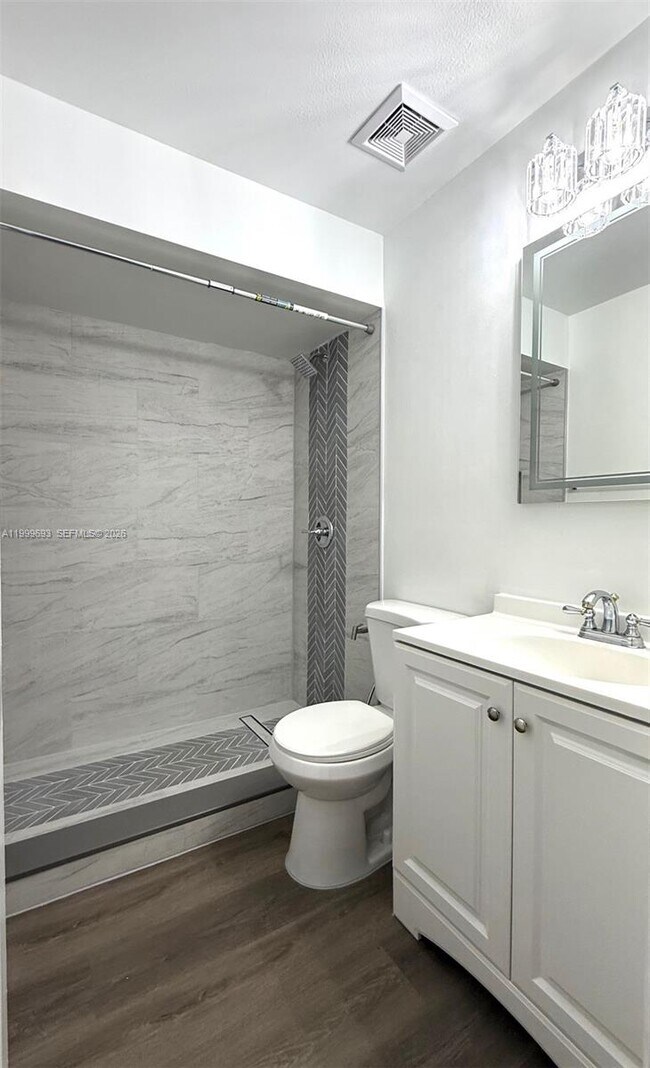Building Photo - 1460 W 41st St