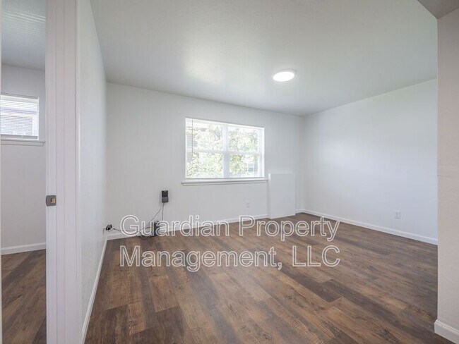 Foto del edificio - 1121 N College Dr