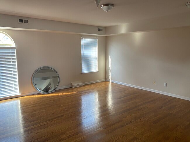 Foto del edificio - 14136 Lakeside Blvd N