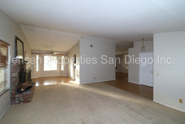 Building Photo - 4 Bed, 2 Bath Home w/ Trailer/RV Parking