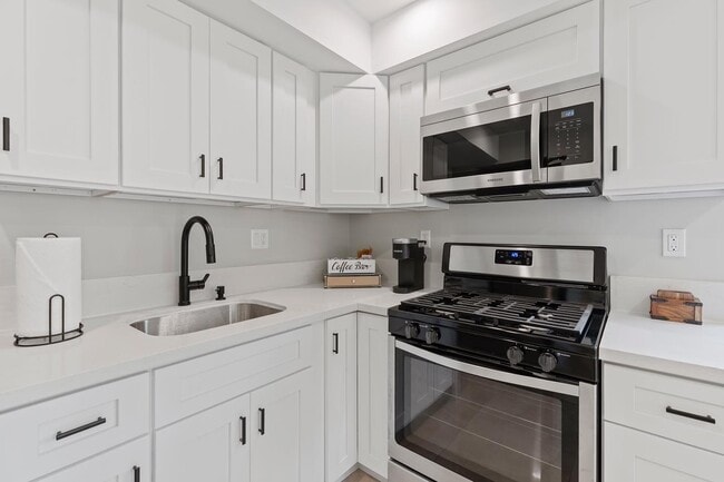 Full kitchen - 6036 W 75th St