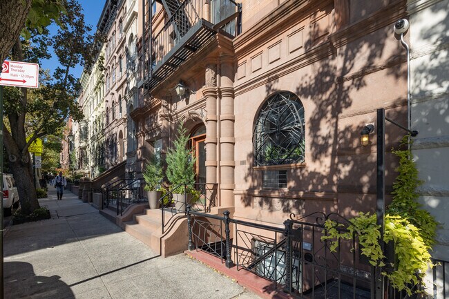Building Photo - The Museum 77 Condominium