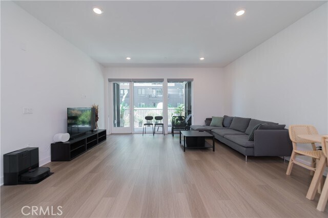 Building Photo - 3205 Rivington