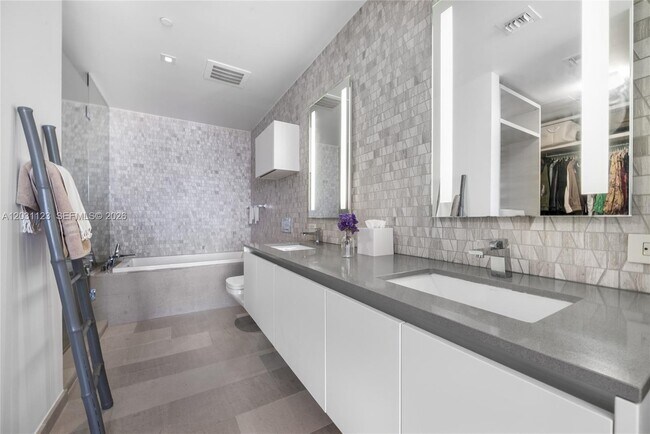 Foto del edificio - 88 SW 7th St