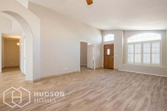 Building Photo - Get 1st FULL MONTH’S RENT FREE! - 12429 W ...