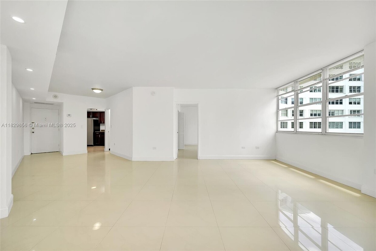 Primary Photo - 801 Brickell Bay Dr