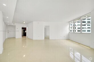 Building Photo - 801 Brickell Bay Dr