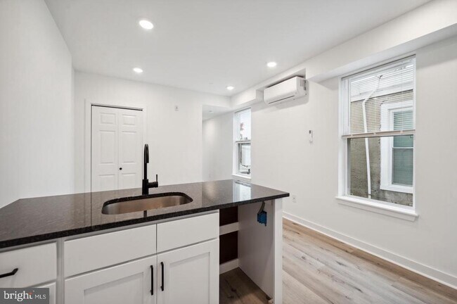 Foto del edificio - 3458 Frankford Ave