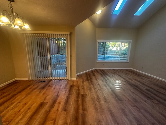 Foto del edificio - 3019 128th Ave SE