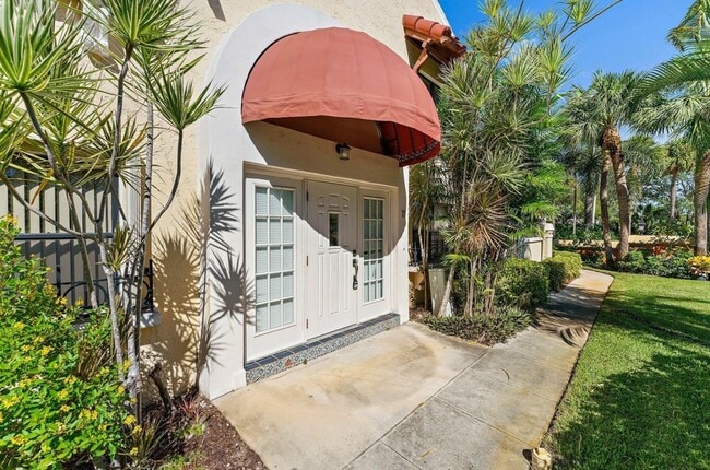 Building Photo - 3 Uno Lago Dr