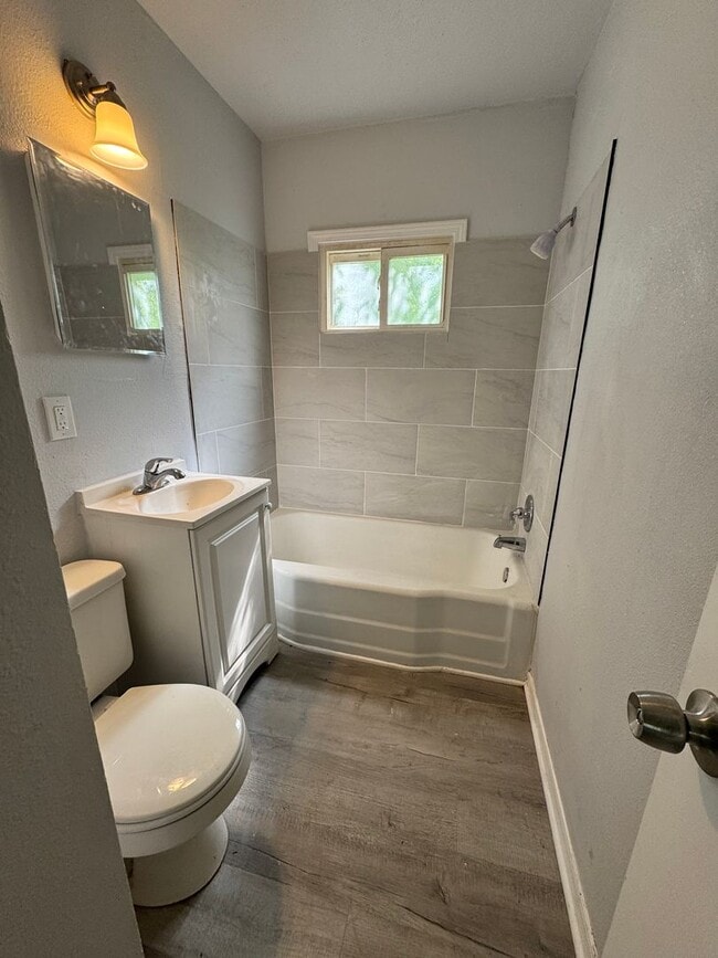 Building Photo - Newly Updated 4 Bedroom Home by Gibbs Shop...