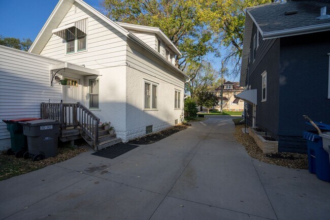 Foto del edificio - 207 7th Ave NW