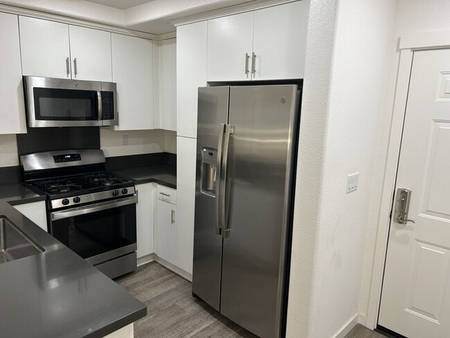 Foto del edificio - Well-Kept 1 Bedroom, 1 Bath Condo in East Petaluma