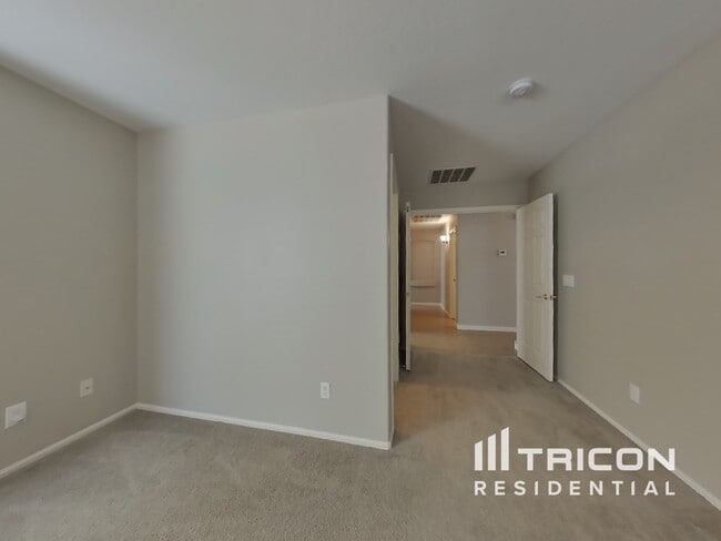 Building Photo - 2256 W Jasper Butte Dr