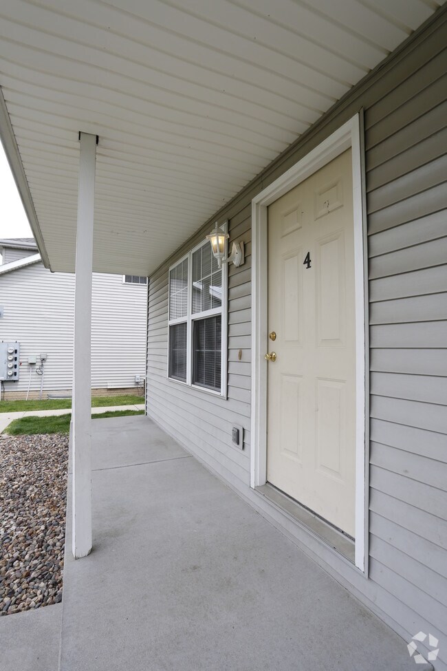 Whispering Pines Apartments in Bloomington, IL