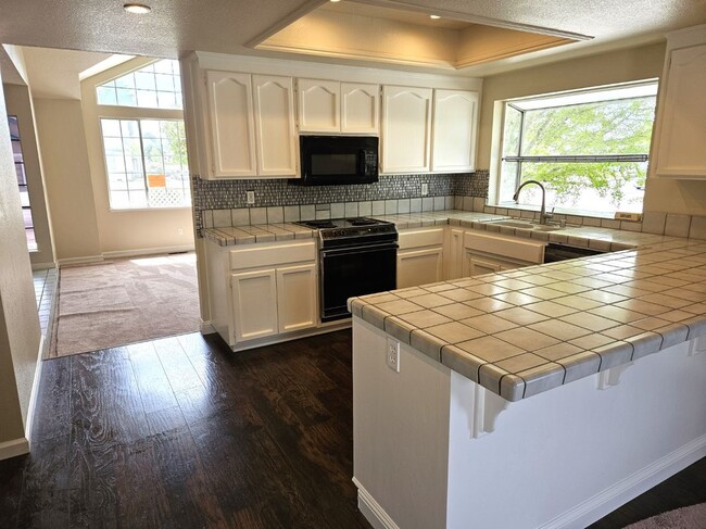 Building Photo - 1000 Peach Ct