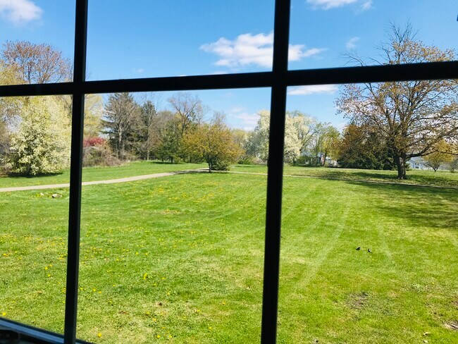 View - 900 W Territorial Rd