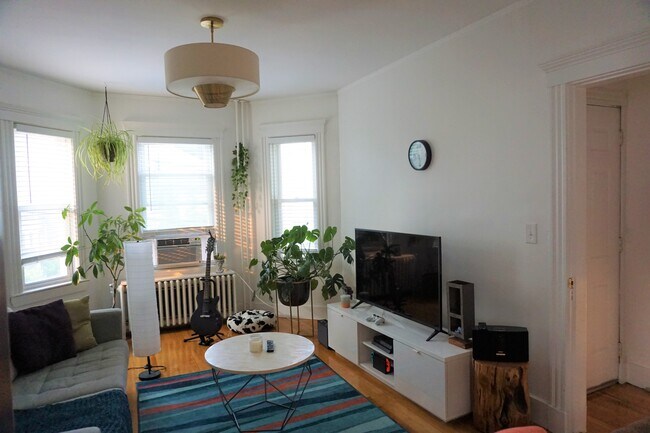 Building Photo - 83 Glen Rd