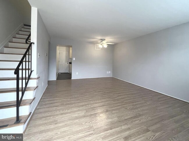 Building Photo - 462 Long Towne Ct