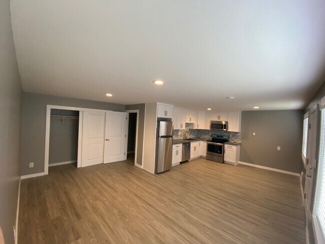 Building Photo - 7132 47th Ave SW