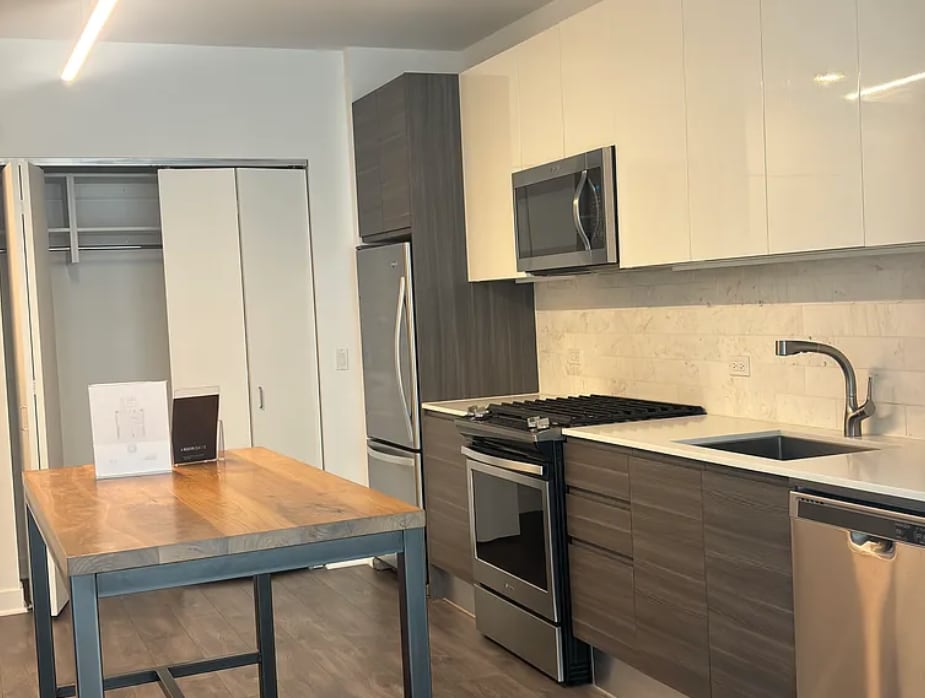 Foto principal - 225 W Hubbard St