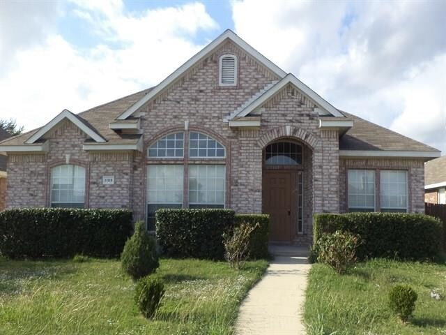 Primary Photo - 1109 McKenzie Ln
