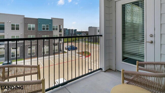 Foto del edificio - 24014 Morton Ranch Rd